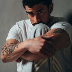 배드버니 슈퍼볼 후기 | 배드버니 아디다스 콜라보 운동화 출시 | 아디다스 사업자 통관